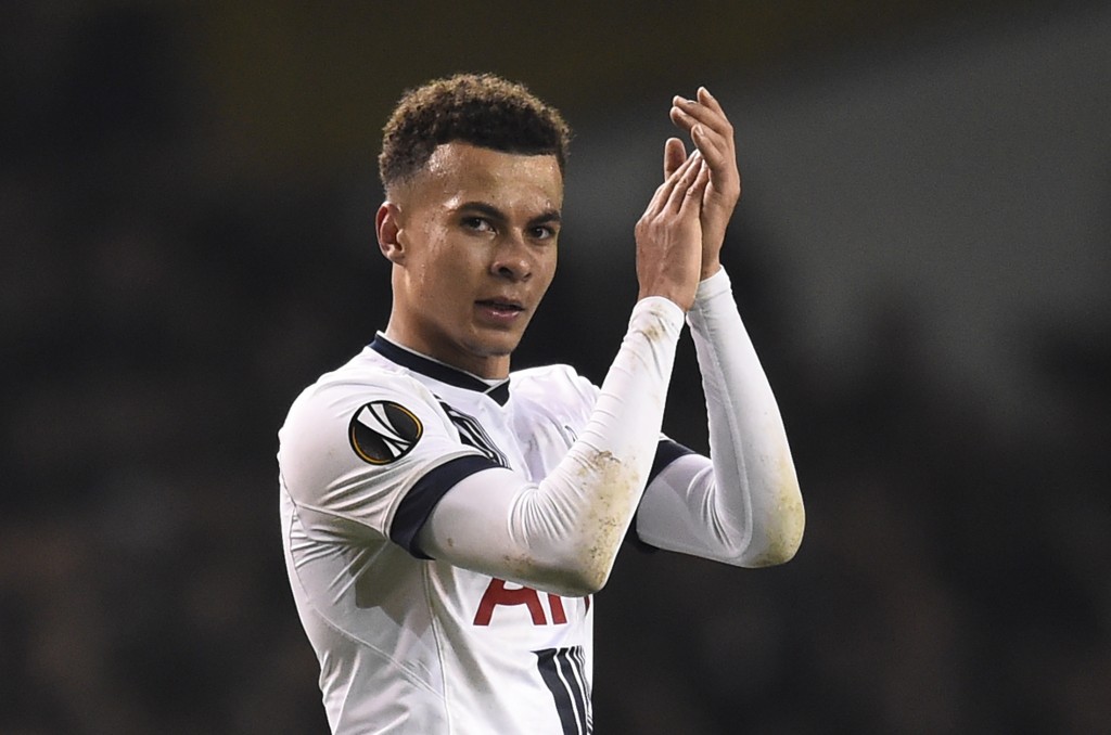 Football Soccer - Tottenham Hotspur v ACF Fiorentina - UEFA Europa League Round of 32 Second Leg - White Hart Lane, London, England - 25/2/16 Tottenham's Dele Alli applauds the fans as he is substituted Reuters / Dylan Martinez Livepic EDITORIAL USE ONLY.